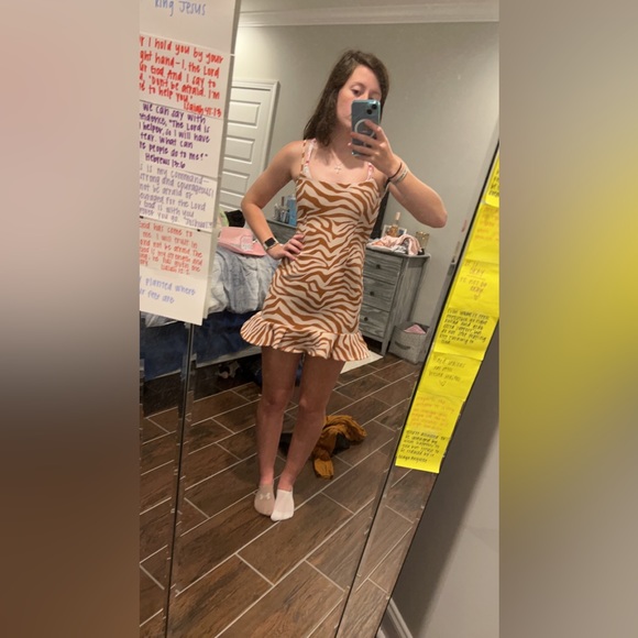 Lovers and Friends Dress - Picture 4 of 4